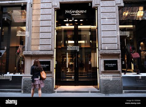 yves saint laurent via monte napoleone milano|15 Best Shopping Streets to Visit in Milan .